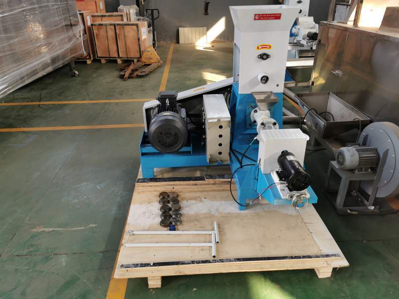 Small scale floating fish feed pellet machine shipped to Cameroon